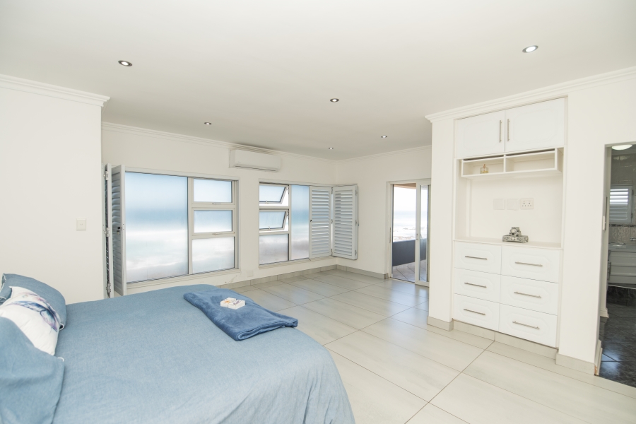 6 Bedroom Property for Sale in Beachview Eastern Cape